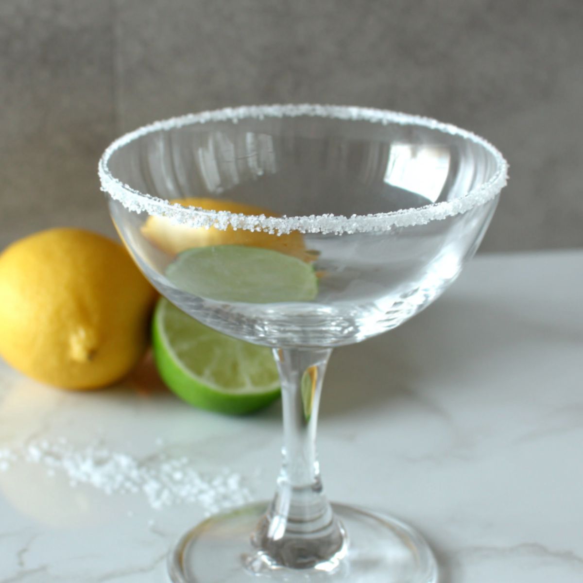 Rimming a glass with sugar using a lemon wedge